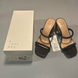 💰💰 New in box!  A New Day Miley sandal